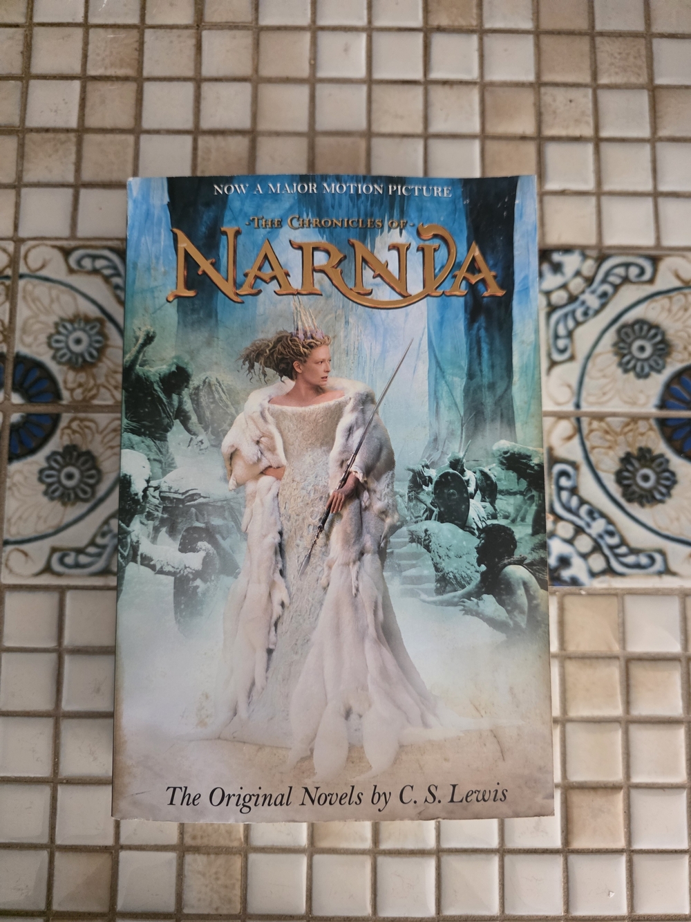 The Chronicles of Narnia Softcover Book - White/Cream Cover